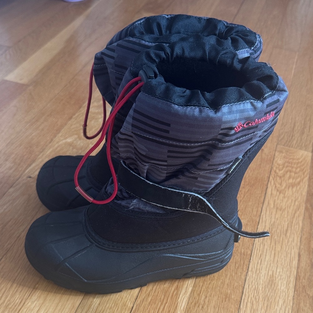Columbia Kids Black Gray Snow Boots with Red Drawcords
